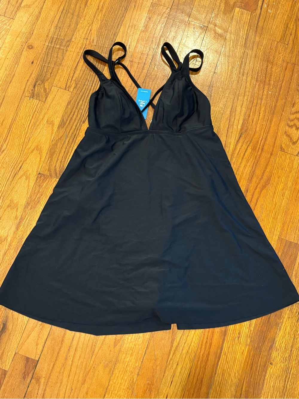 Cupshe Black V-Neck One-Piece Swimdress L